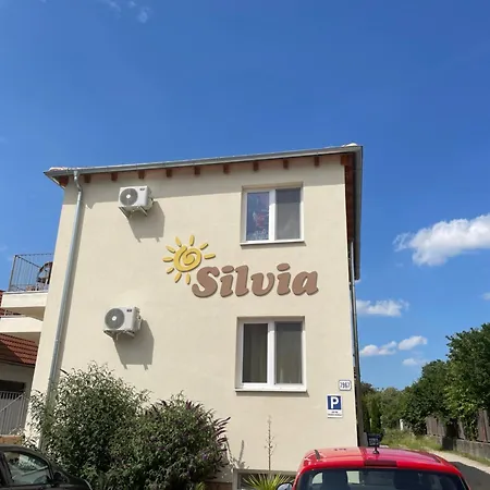 Apartment Silvia *